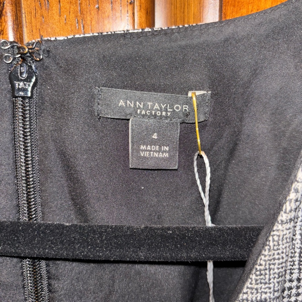 Ann Taylor Black and White Patterned Jumpsuit with Belt Size 4 - Picture 4 of 5